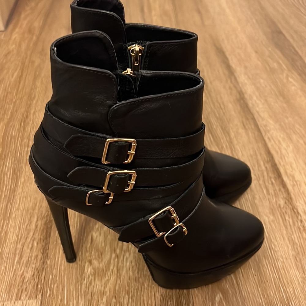 Steve Madden Akademi Black boots